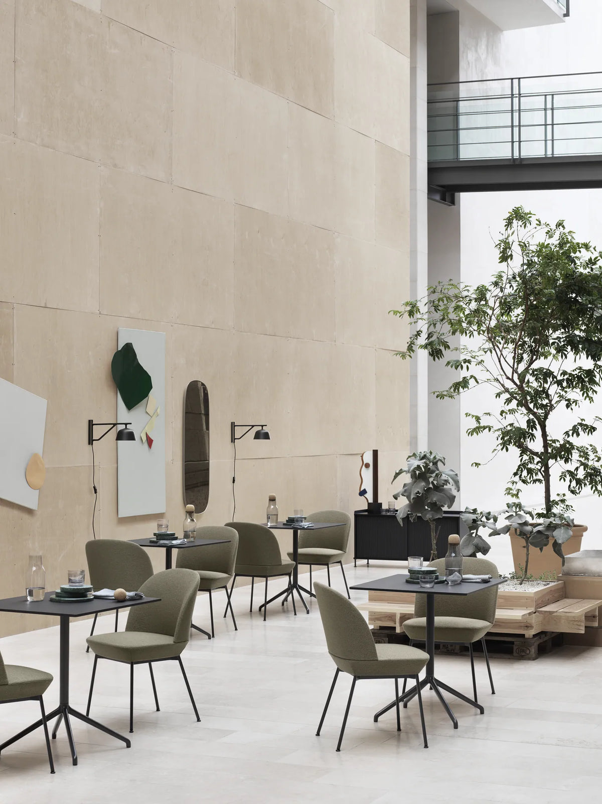 Muuto Oslo Side Chair spisestol. Velg tekstil