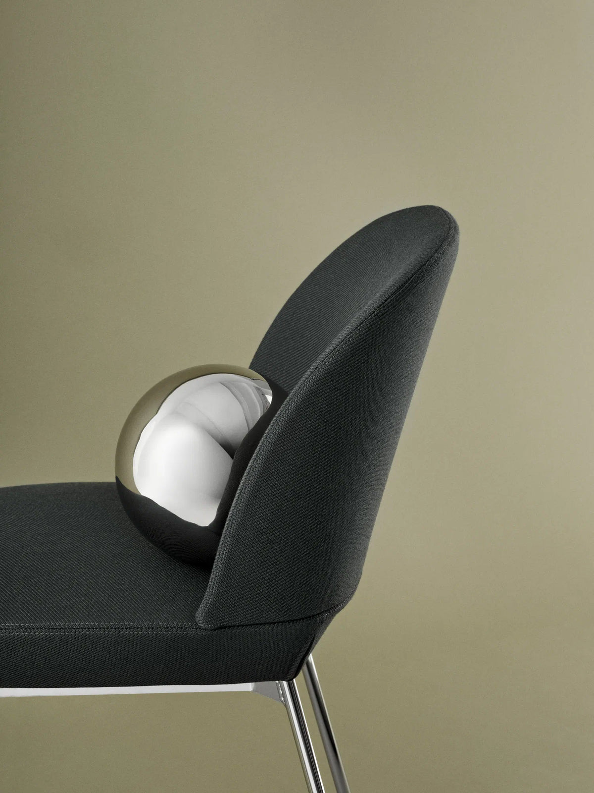 Muuto Oslo Side Chair spisestol. Velg tekstil
