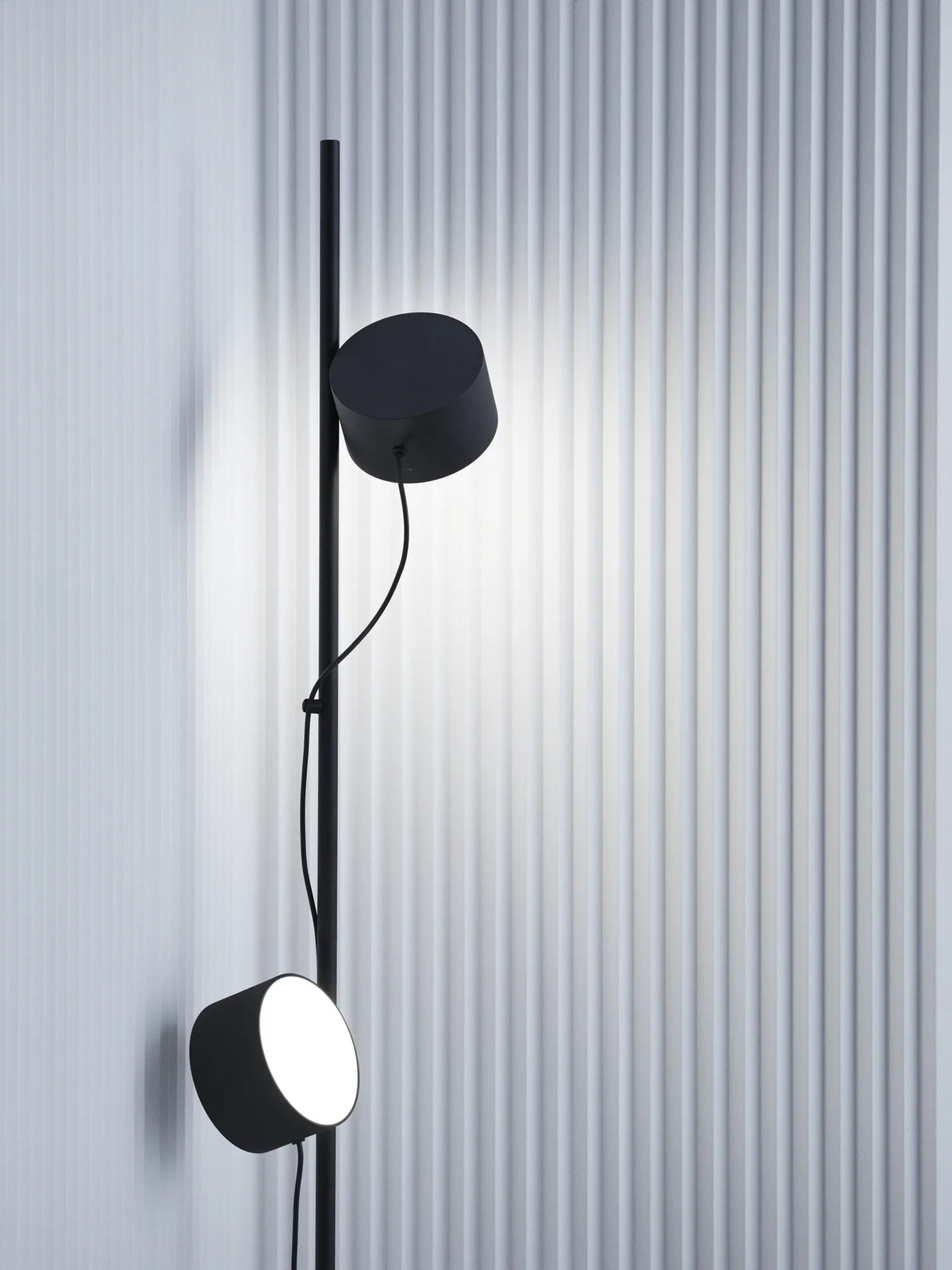 Muuto Post gulvlampe. Velg farge