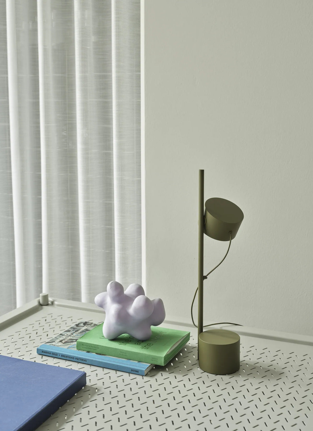 Muuto Post bordlampe. Velg farge