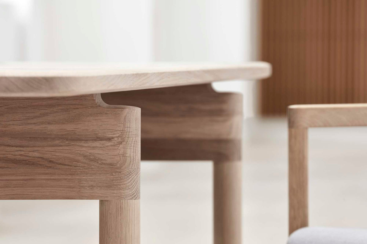 Fredericia Post Table 320 × 100 cm. Velg treverk