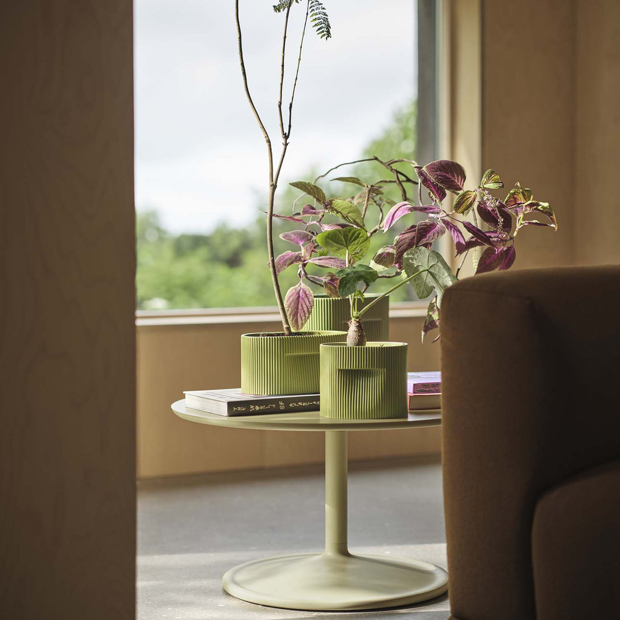 Muuto Ridge blomsterkrukke. Liten 13 cm. Flere farger. Bestillingsvare.