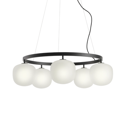 Muuto Rime lysekrone. Velg farge