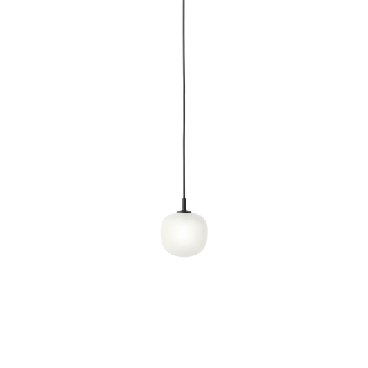 Muuto Rime pendel i glass. Velg størrelse og farge