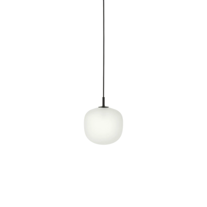 Muuto Rime pendel i glass. Velg størrelse og farge