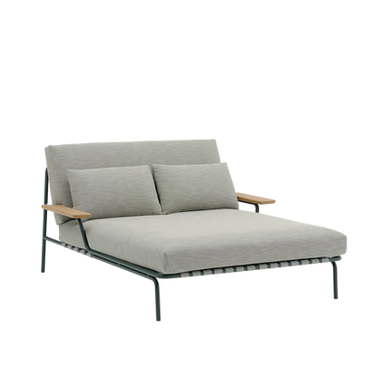 Muuto Settle utendørs daybed med armlene. Velg tekstil