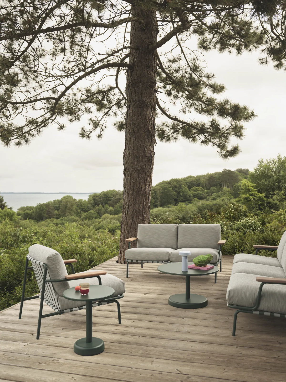 Muuto Linear Steel sofabord ute. Velg størrelse og farge