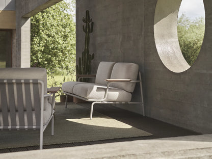 Muuto Settle utesofa 2-seter med armlener. Velg tekstil
