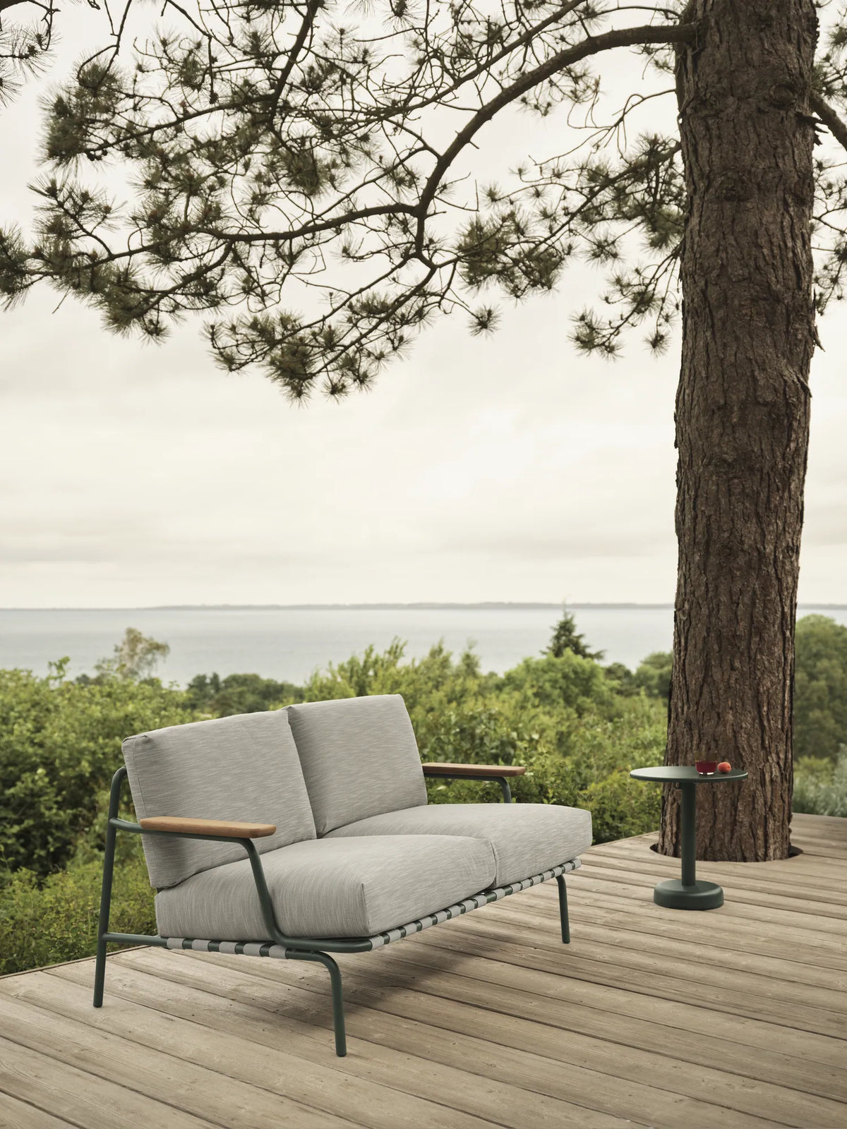 Muuto Linear Steel sofabord ute. Velg størrelse og farge