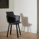 Varier Furniture Social spisestuestol i Black onyx med sving. Bestillingsvare.