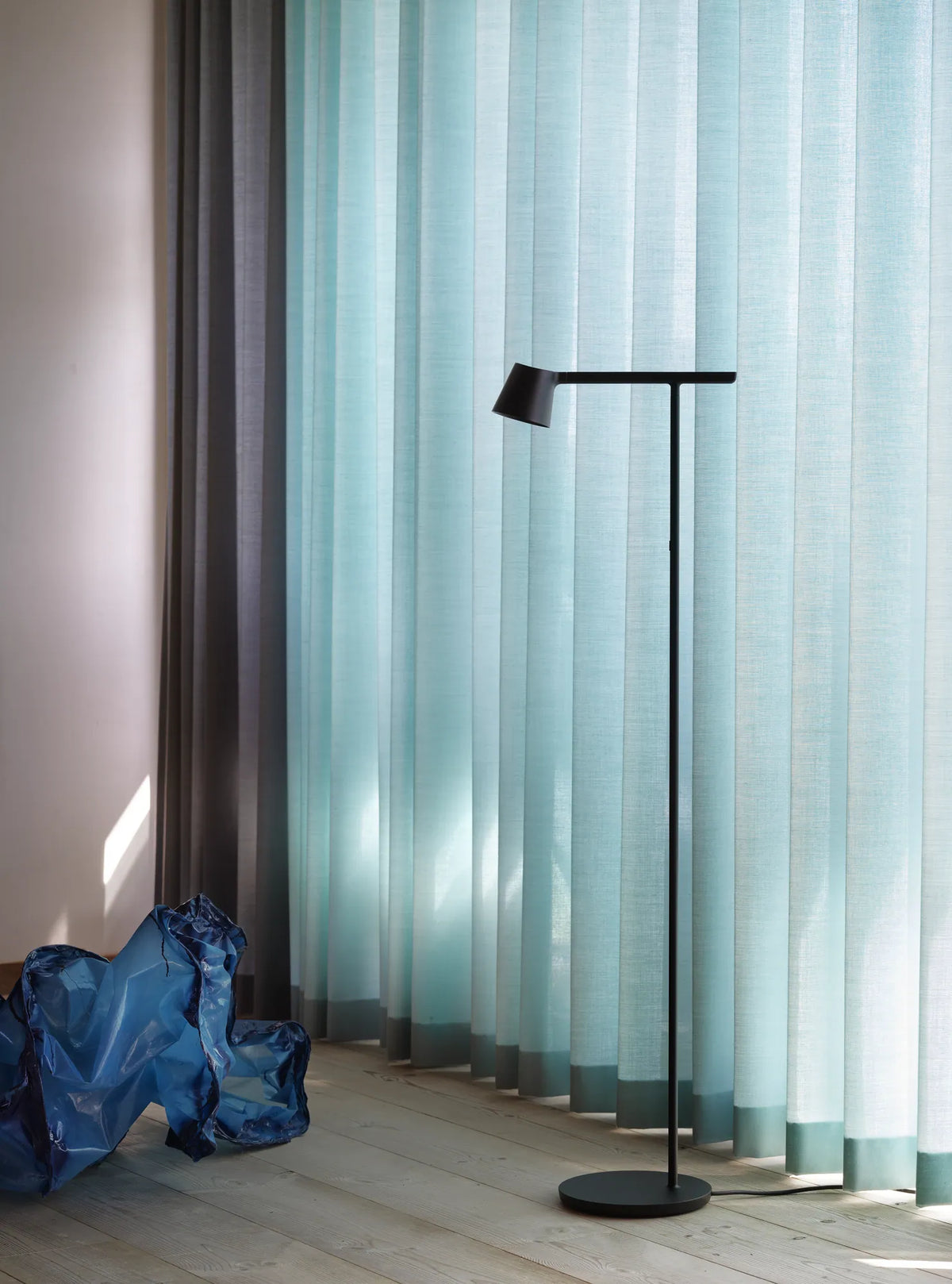 Muuto Tip gulvlampe. Black