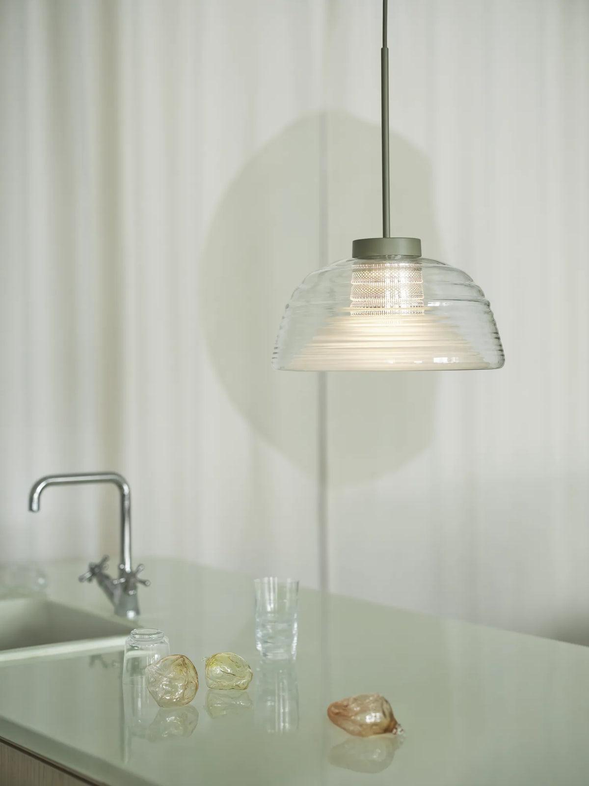 Muuto Two-Layer pendel i glass. Velg farge