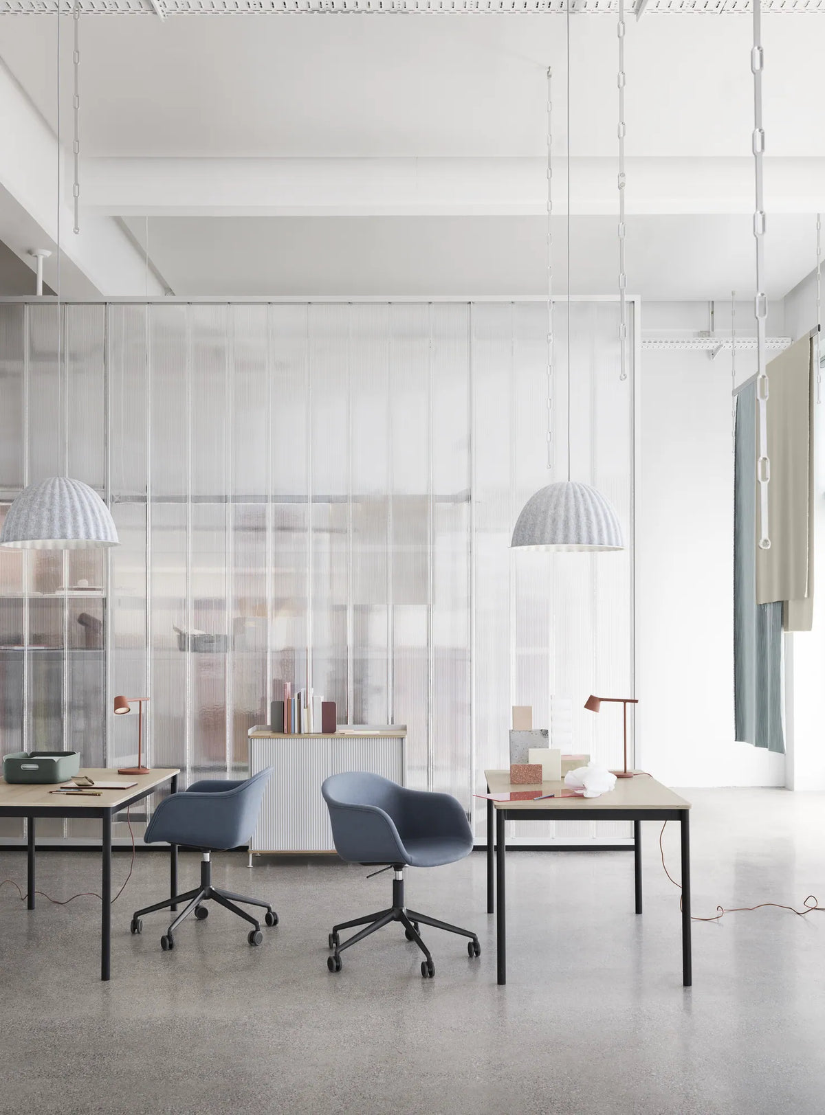 Muuto Under The Bell pendel. Velg størrelse og farge