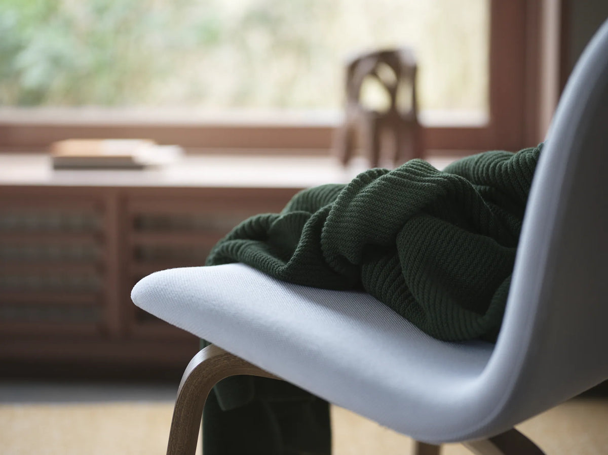 Muuto Visu Lounge Chair loungestol med trebein, polstret. Velg tekstil