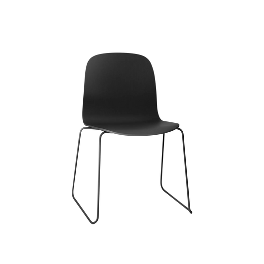 Muuto Visu Chair stol med sledeunderstell, polstret. Velg tekstil