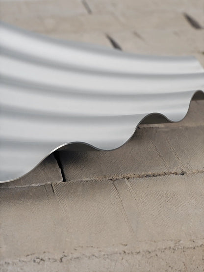 Muuto Wave brett i stål. Steel