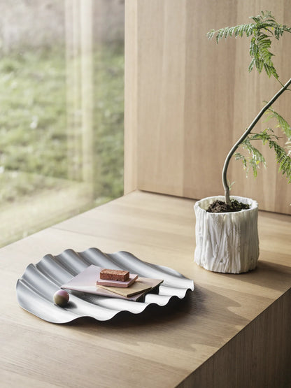 Muuto Wave brett i stål. Steel