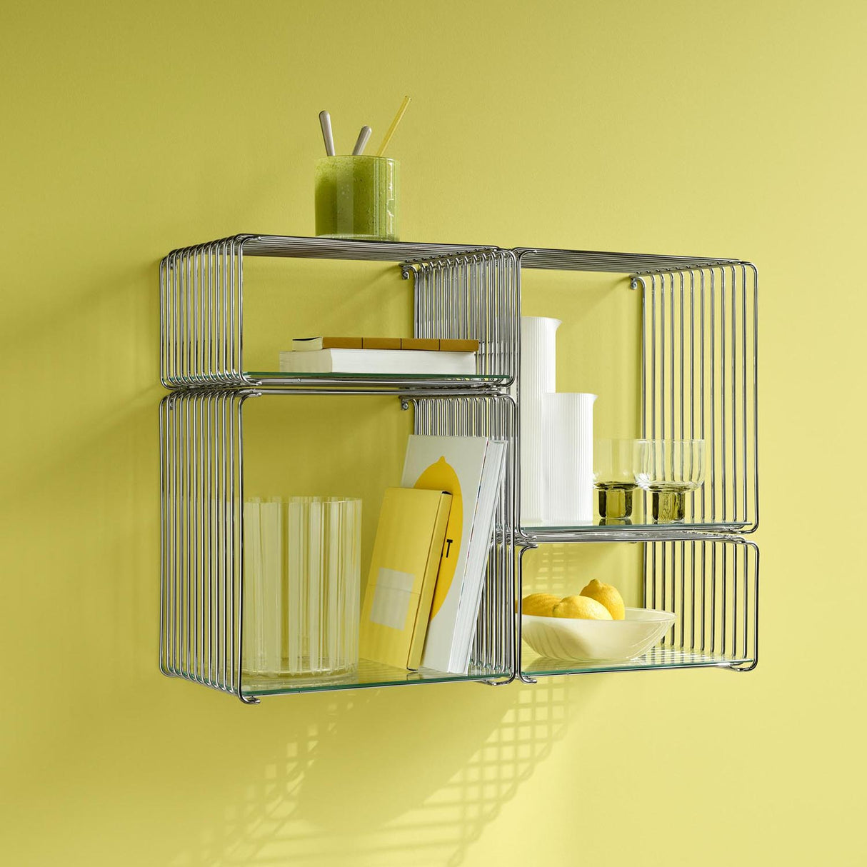 Montana Wire Cube 35 x 35 cm. Dybde 35 cm. I krom utførelse.