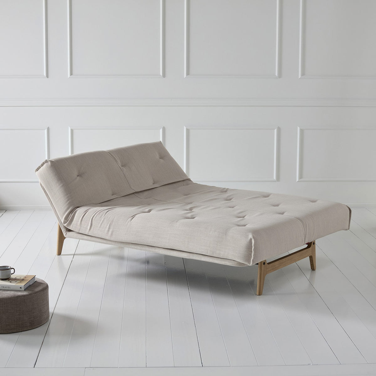 Innovation Living Aslak sovesofa i hvilestilling