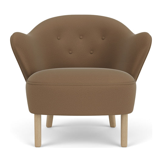 Audo Copenhagen Ingeborg Lounge Chair lenestol. Velg tekstil, treverk og knapper
