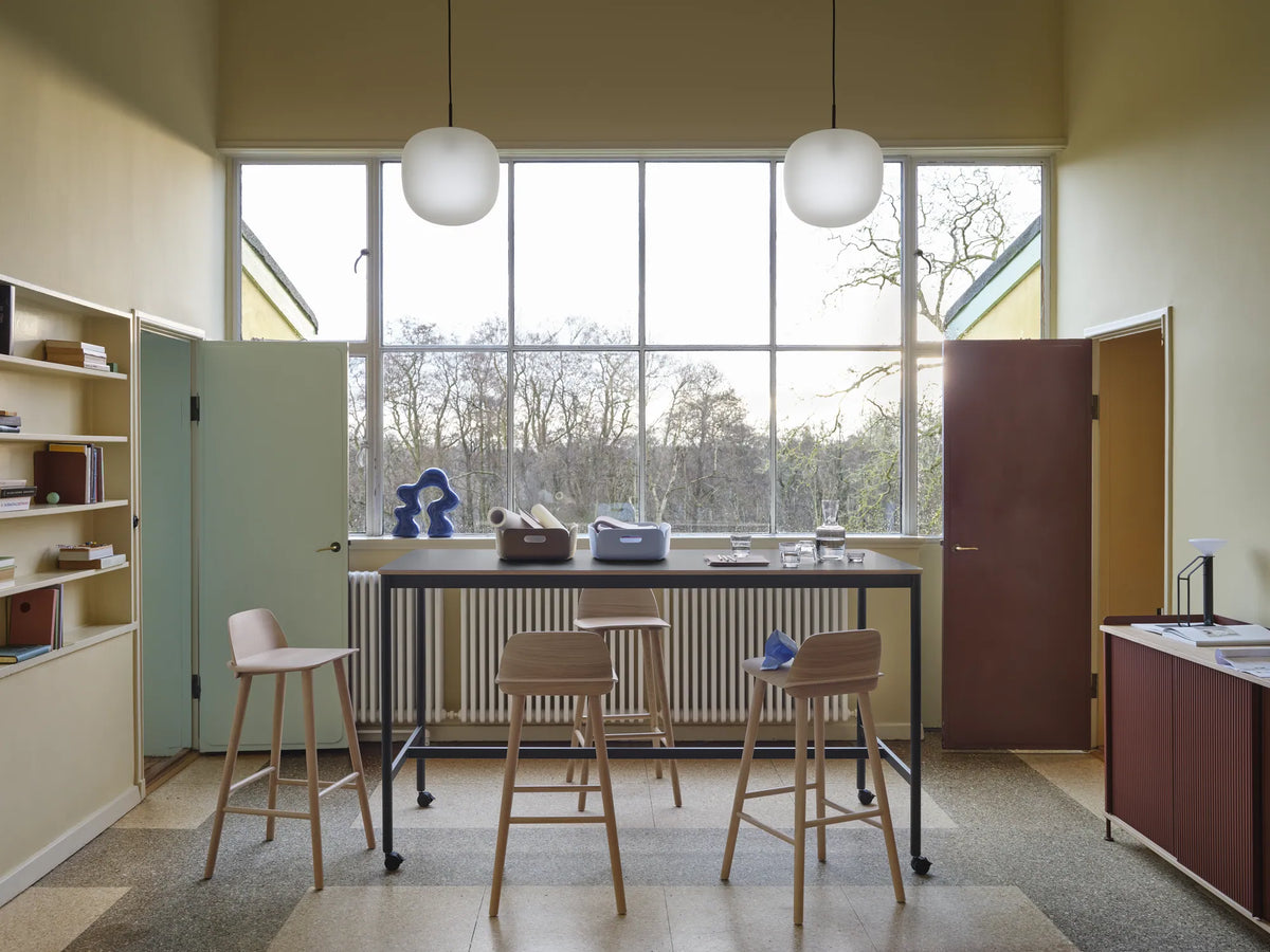 Muuto Nerd Bar Stool barstol i tre. Velg farge