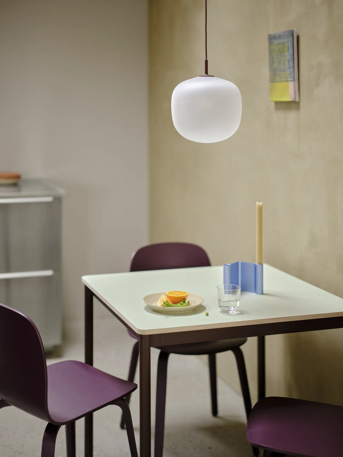 Muuto Visu Chair spisestol med trebein, polstret. Velg tekstil