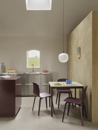 Muuto Visu Chair spisestol med trebein, uten polstring. Velg sete og glidere
