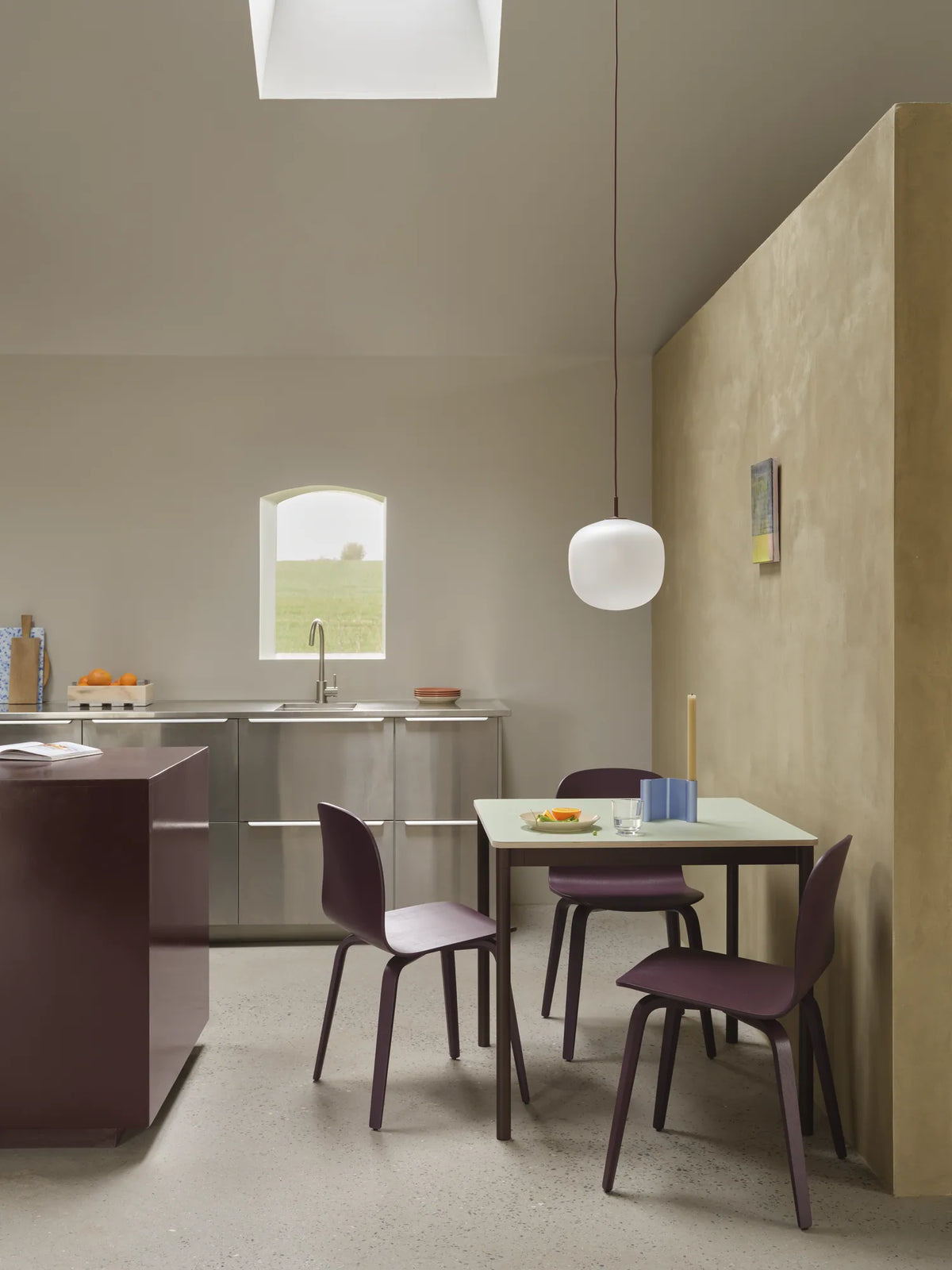 Muuto Visu Chair spisestol med trebein, polstret. Velg tekstil