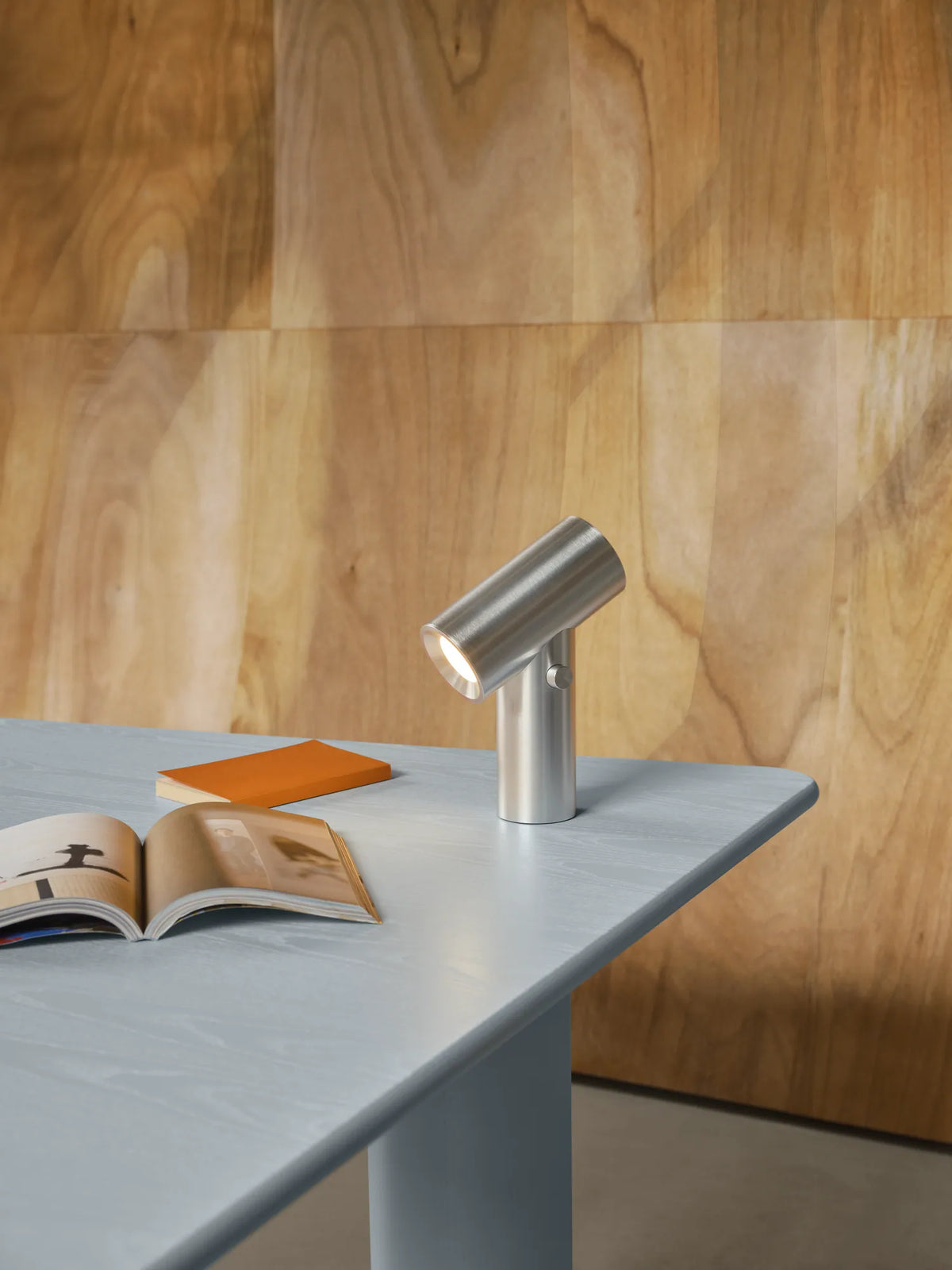 Muuto Beam oppladbar bordlampe. Velg farge