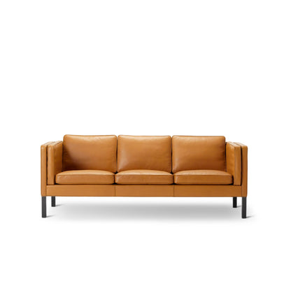 Fredericia Mogensen 2333 Sofa 207 cm, 3-seter. Velg tekstil og treverk
