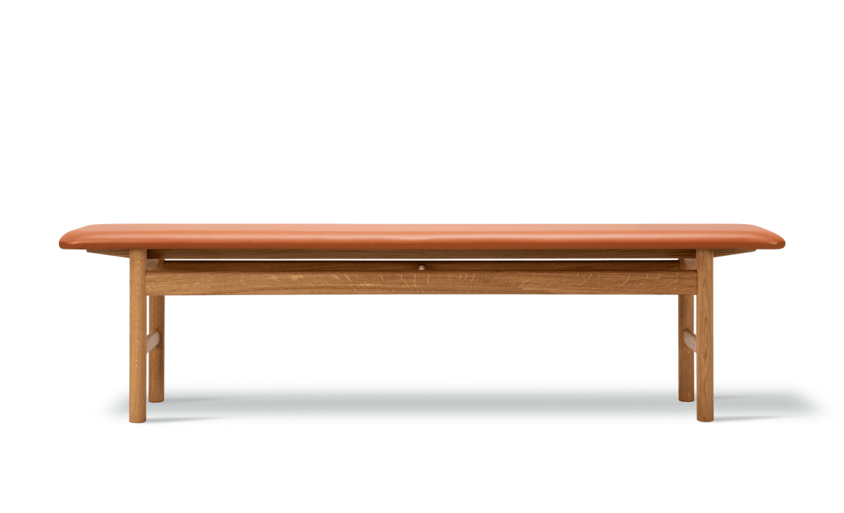 Fredericia The Mogensen Bench uten rygg – Røkt eik olje. Velg tekstil