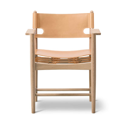 Fredericia The Spanish Dining Chair armstol. Velg skinn og treverk