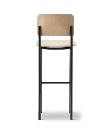 Fredericia Plan Barstool setepolstret. Velg tekstil og treverk