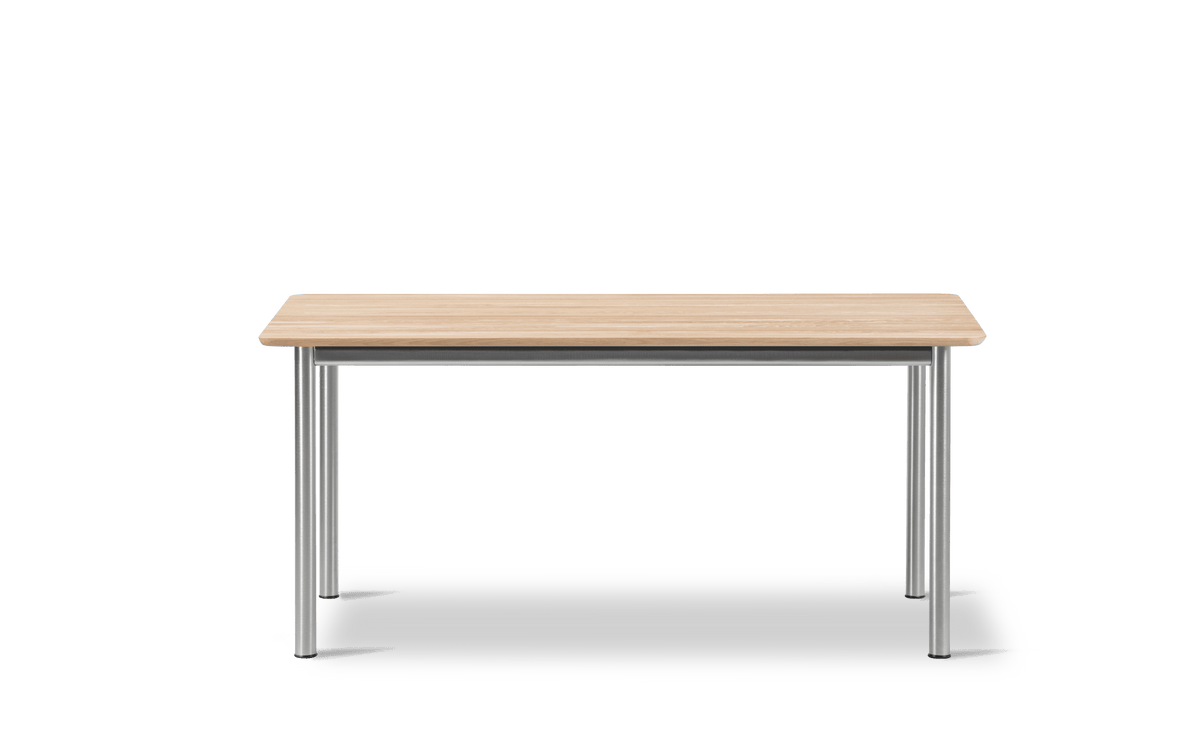 Fredericia Plan Table konfigurasjon J, 500 × 120 cm. Velg understell, høyde og bordplate