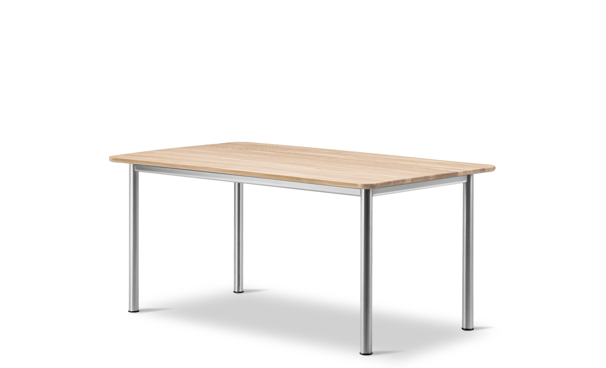 Fredericia Plan Table konfigurasjon L, 560 × 120 cm. Velg understell, høyde og bordplate