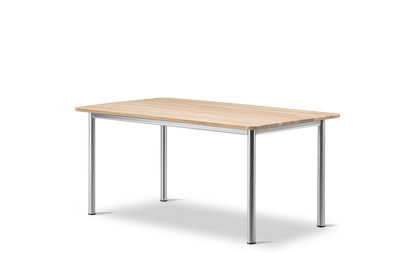 Fredericia Plan Table konfigurasjon J, 500 × 120 cm. Velg understell, høyde og bordplate