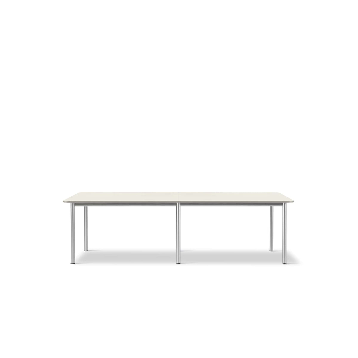 Fredericia Plan Table konfigurasjon A, 260 × 100 cm. Velg understell, høyde og bordplate