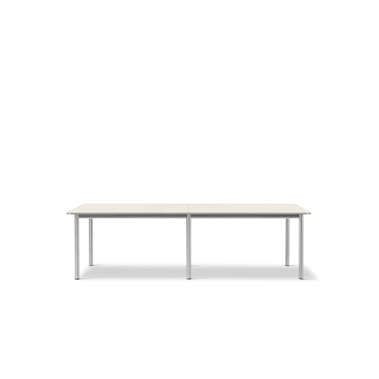 Fredericia Plan Table konfigurasjon A, 260 × 100 cm. Velg understell, høyde og bordplate