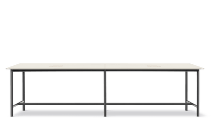 Fredericia Plan Table konfigurasjon E, 380 × 100 cm. Velg understell, høyde og bordplate