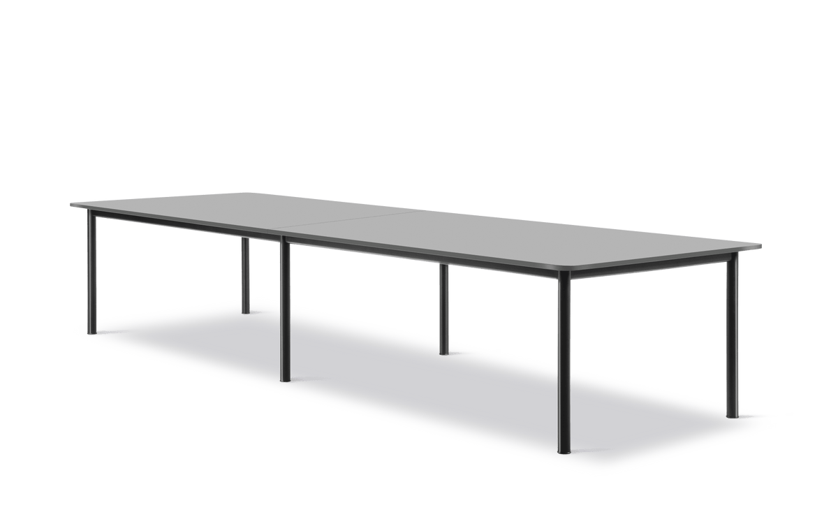 Fredericia Plan Table konfigurasjon E, 380 × 100 cm. Velg understell, høyde og bordplate