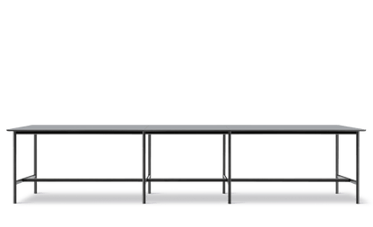 Fredericia Plan Table konfigurasjon M, 500 × 100 cm. Velg understell, høyde og bordplate