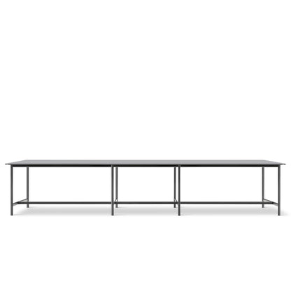 Fredericia Plan Table konfigurasjon M, 500 × 100 cm. Velg understell, høyde og bordplate