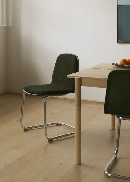 Muuto Brink stol med fribærende understell. Velg farge