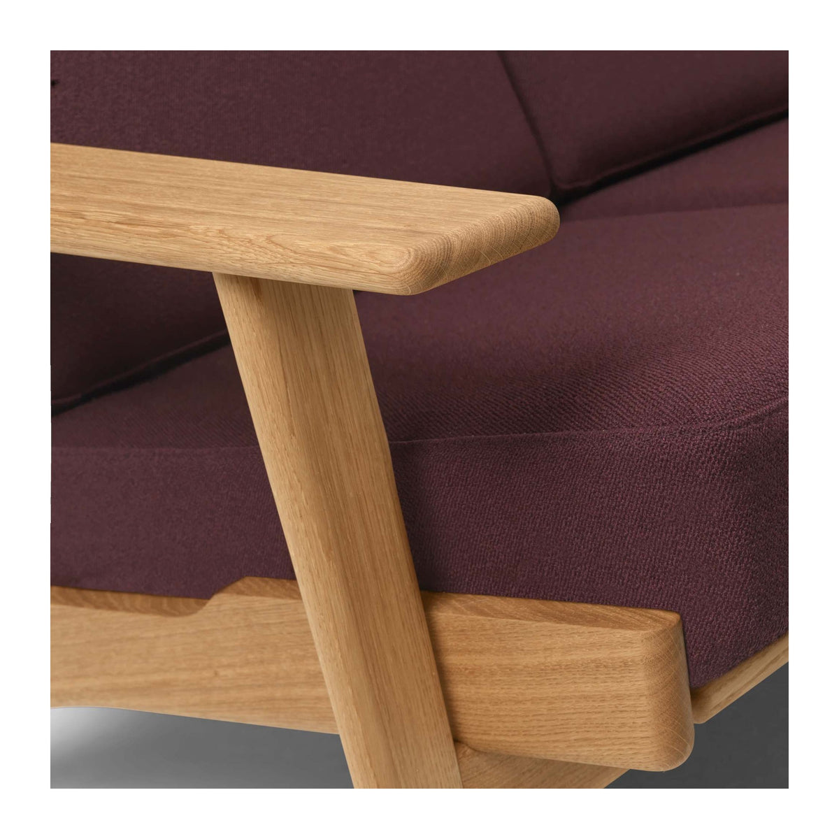 Carl Hansen CU CH292 putesett – detalj av pute og eikeramme