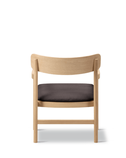 Fredericia Post Lounge Chair lenestol. Velg tekstil og treverk