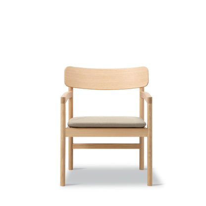 Fredericia Post Lounge Chair lenestol. Velg tekstil og treverk
