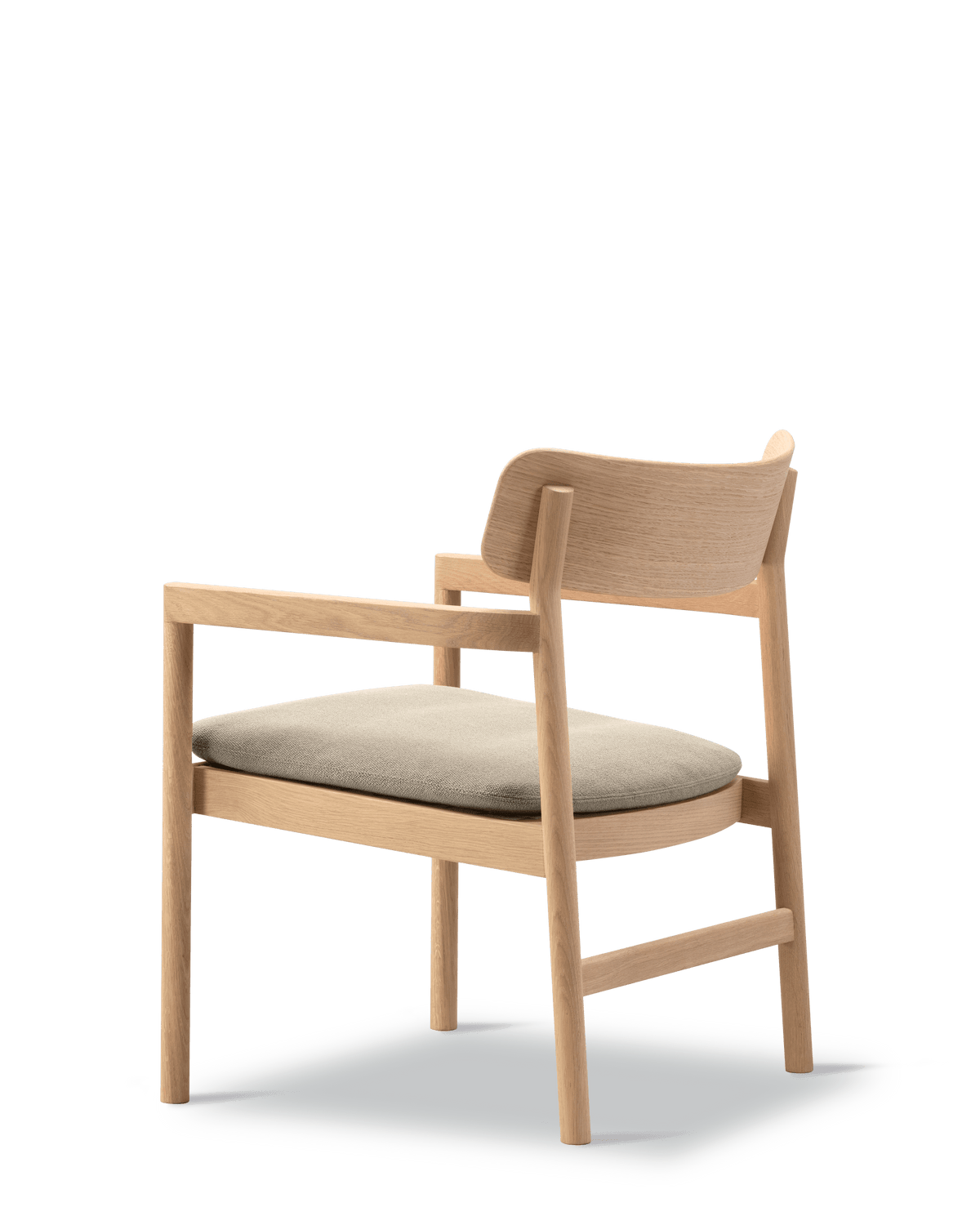 Fredericia Post Lounge Chair lenestol. Velg tekstil og treverk