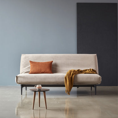 Innovation Living "Colpus" sovesofa 140 x 200 cm med ben i sort eik