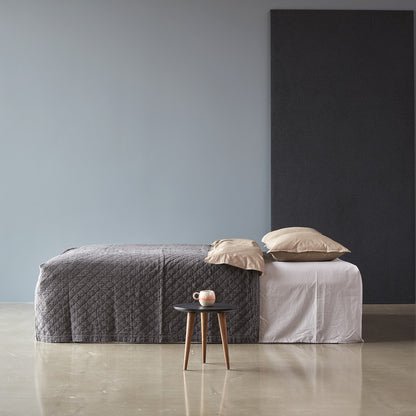 Innovation Living "Colpus" sovesofa 140 x 200 cm som seng, ben i sort eik
