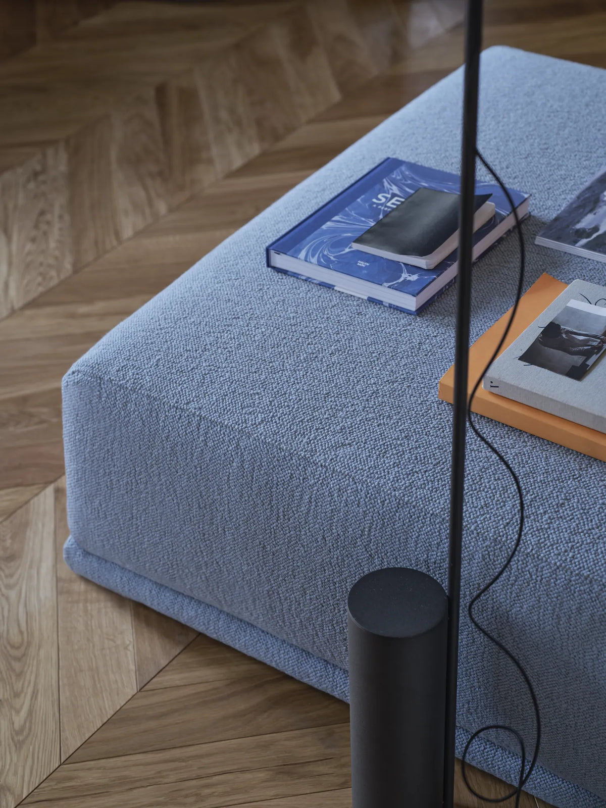 Muuto Post gulvlampe. Velg farge